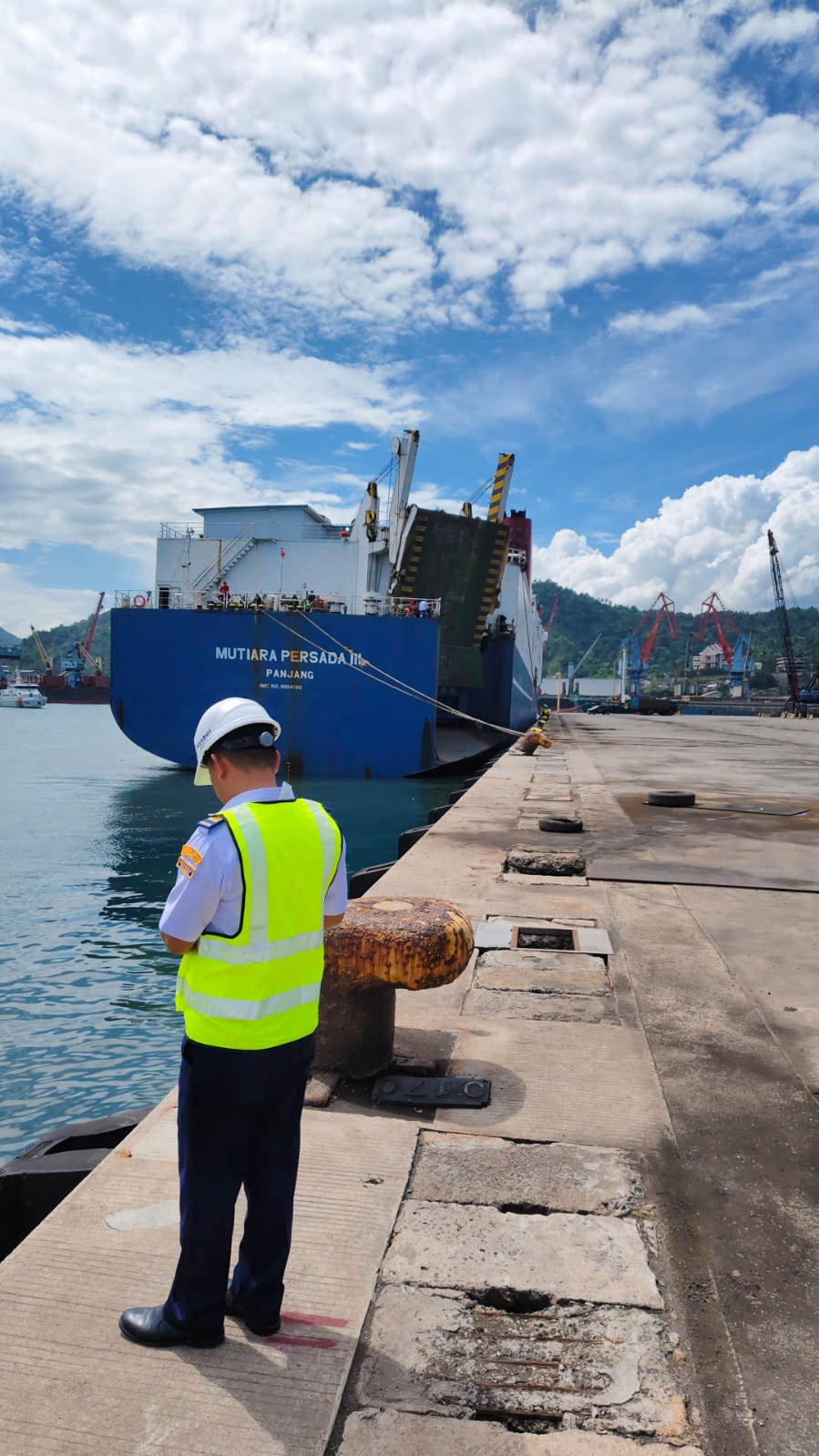 Kapal Patroli KPLP KN. Damaru Kawal KMP Mutiara Persada III Hingga Tiba dengan Aman di Pelabuhan Panjang